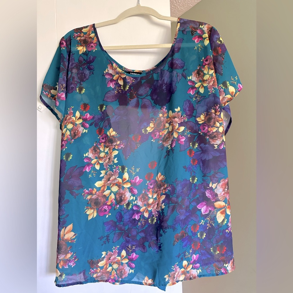 Torrid 3xl blouse see through beautiful floral bold pattern